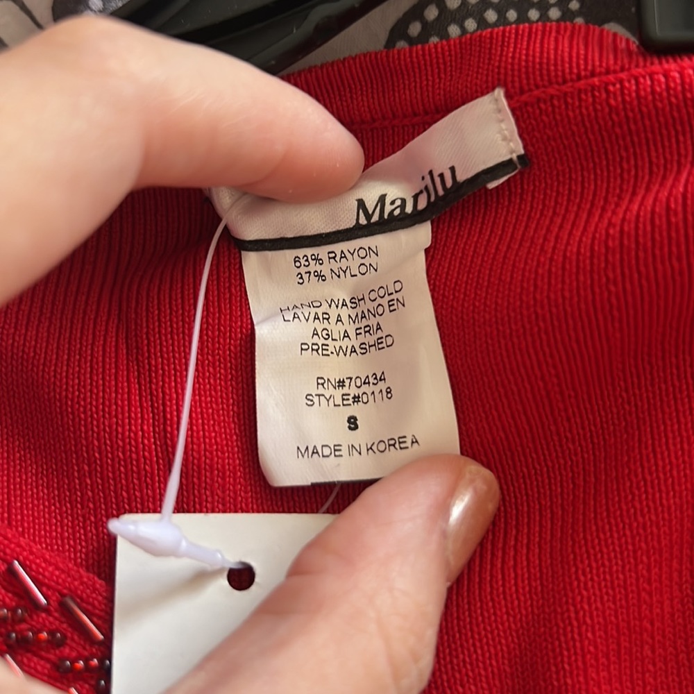 RED KNIT SLEEVELESS TOP - Picture 4 of 4